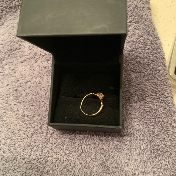 VINTAGE 14 KT YELLOW GOLD & 2 BRILLIANT ROUND GENUINE DIAMONDS Floral Ring. - Picture 6 of 6